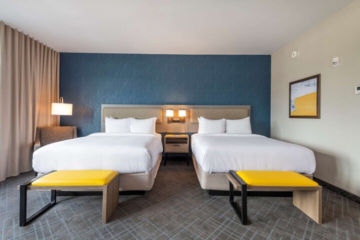 2 Queen Beds (3 of 5)