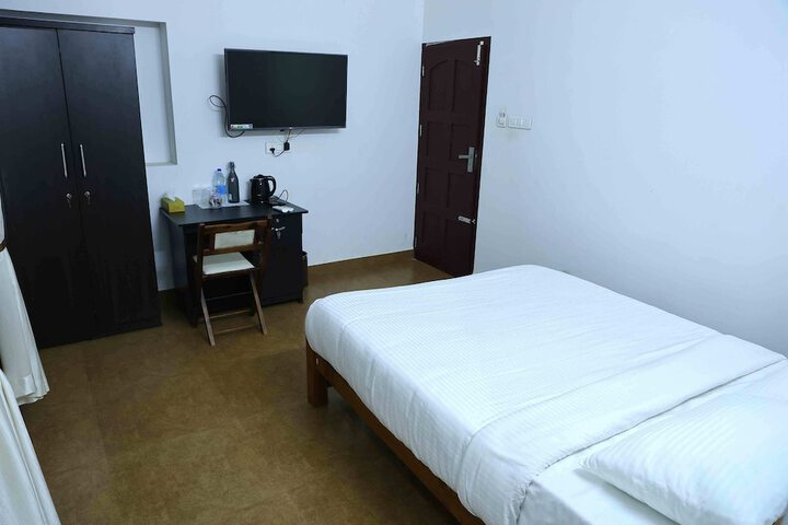 Room 9 of 26