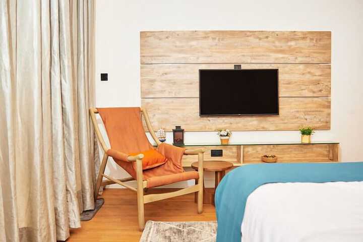 Room 6 of 38