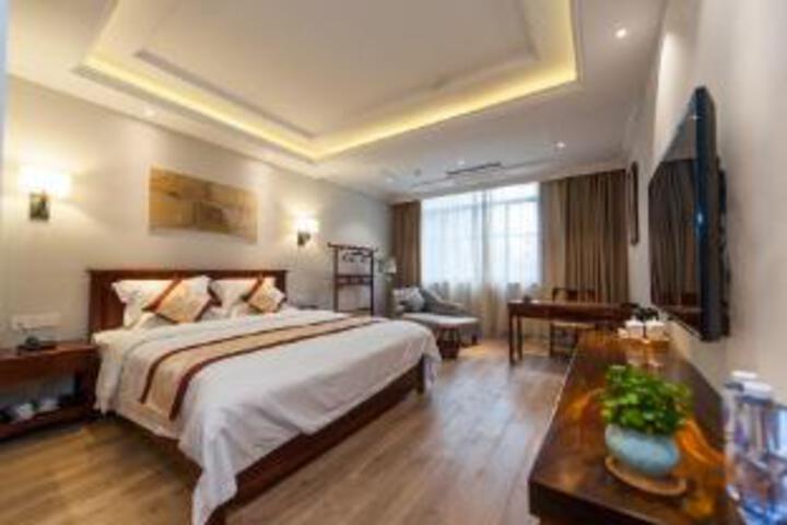 Room 7 of 9