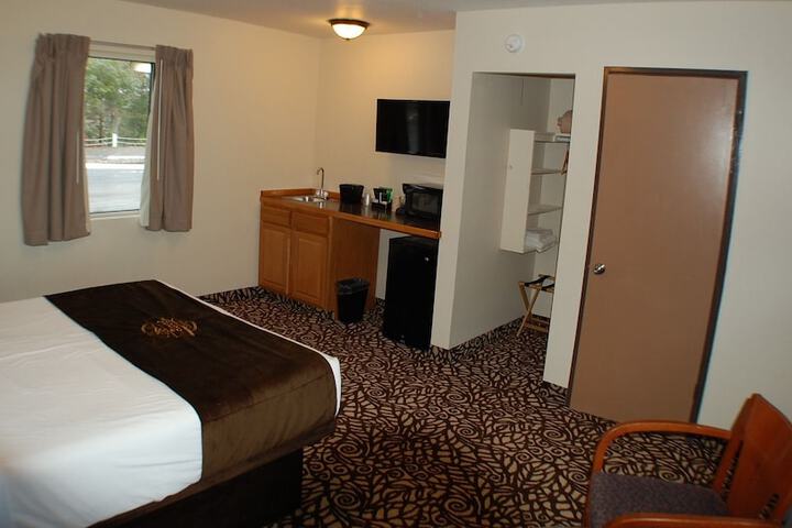 Room 4 of 33