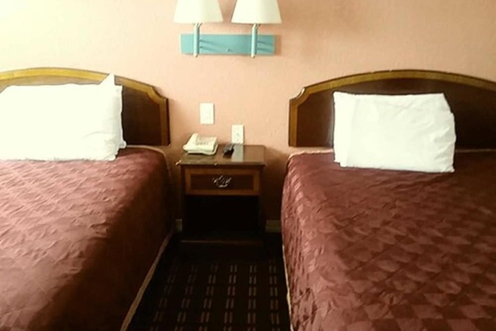 1 Queen Bed (2 of 15)