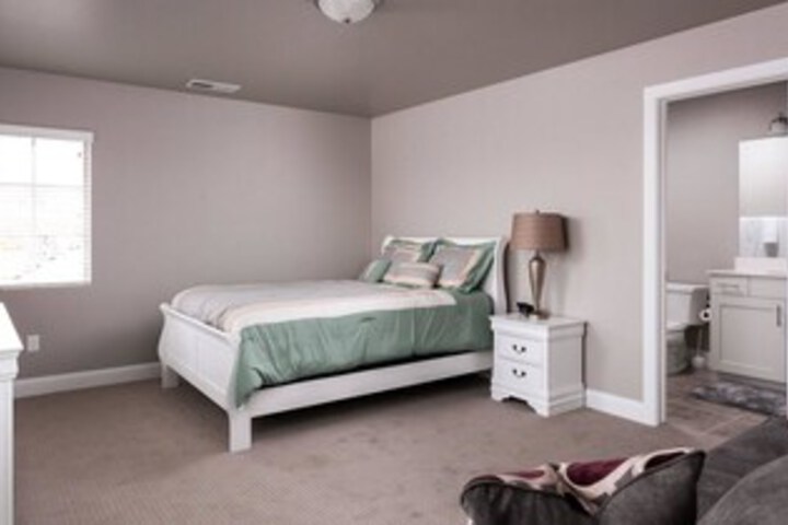 Room 32 of 38