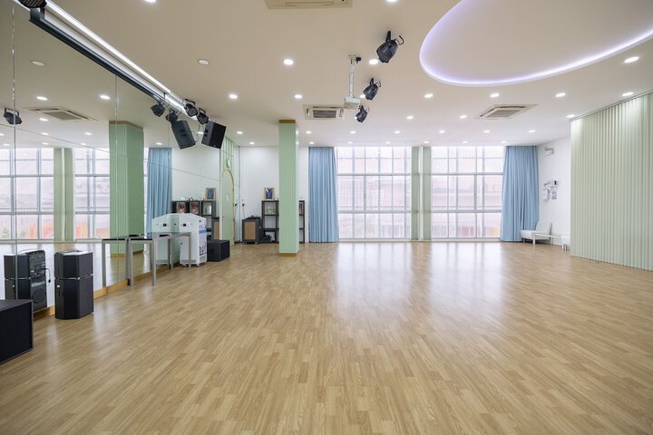Ballroom/Hall 137 of 159