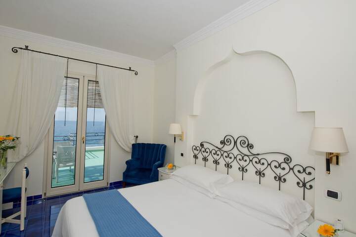 Room 6 of 111