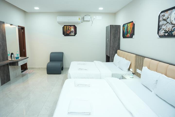 Room 6 of 14
