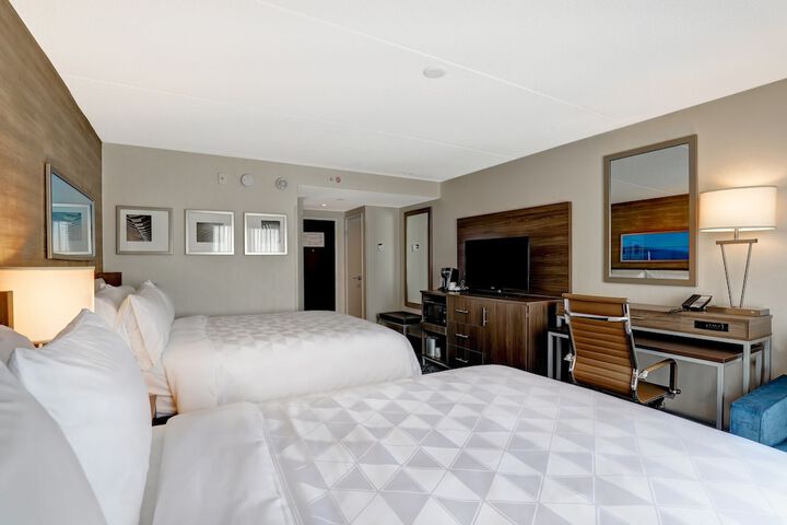 2 Queen Beds (6 of 13)