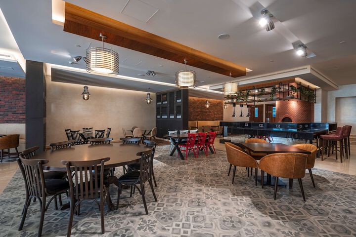 Lounge 166 of 268