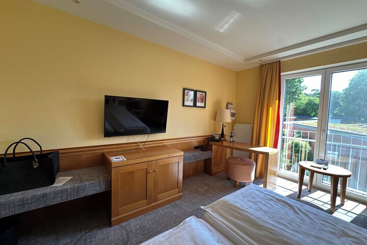 Room 27 of 182