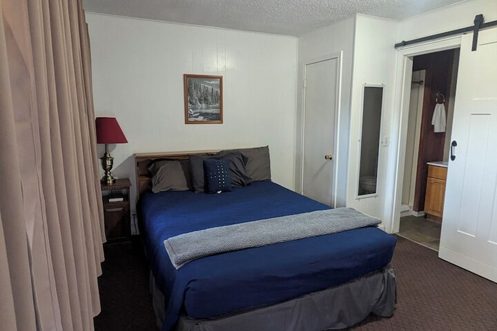 Room 6 of 10