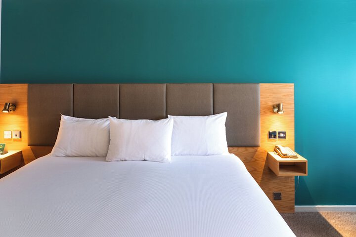 Room 35 of 190