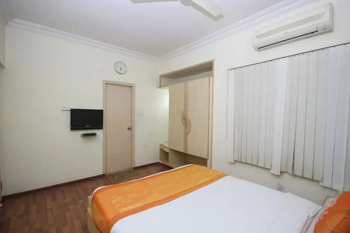 Room 4 of 15
