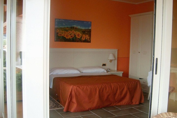 Room 6 of 45