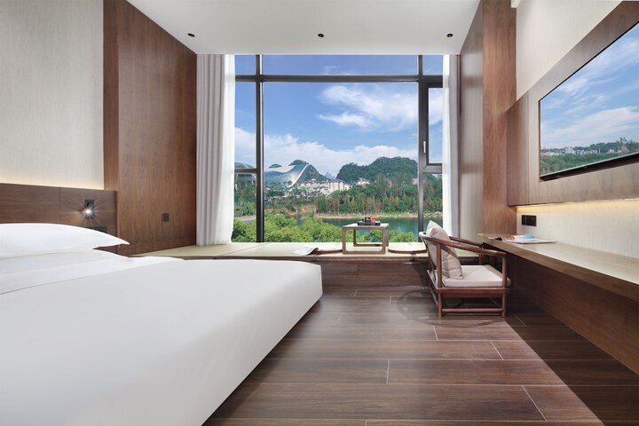 Room 18 of 102