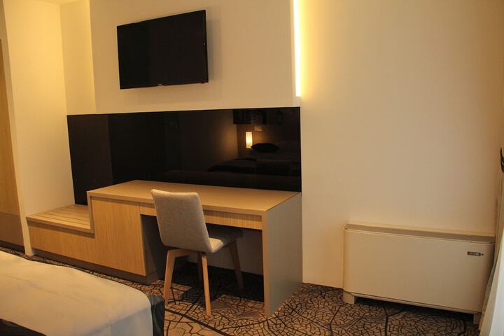 Room 13 of 34