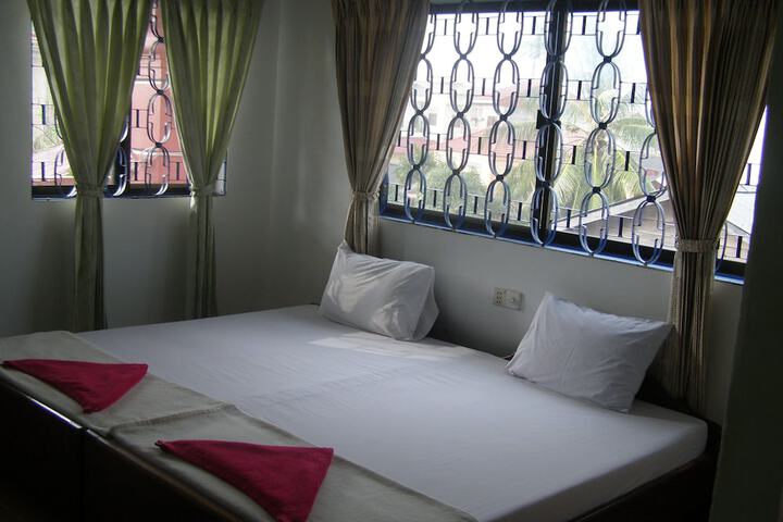Room 6 of 34