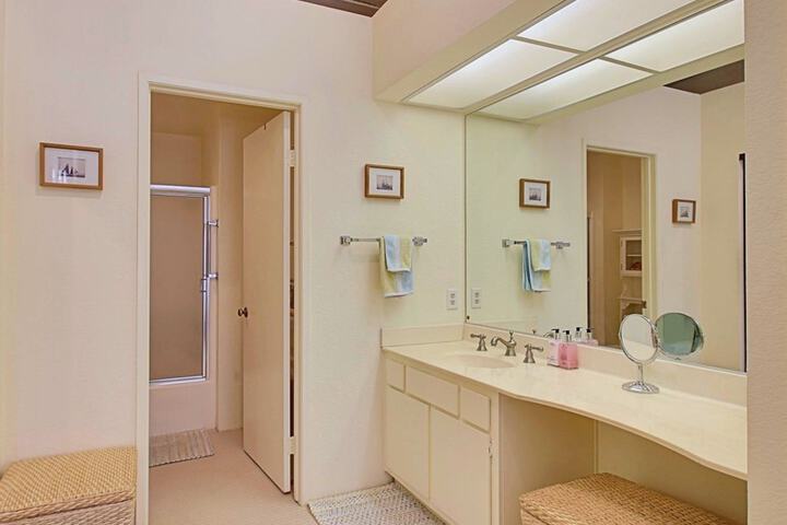 Room 5 of 18