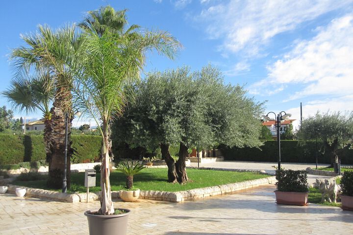 Hotel Exterior 62 of 72