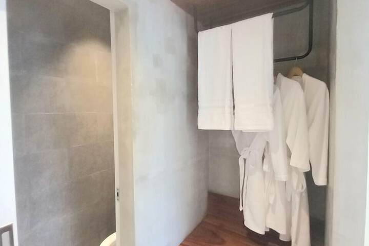 Room 46 of 161