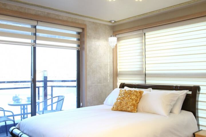 Room 12 of 71