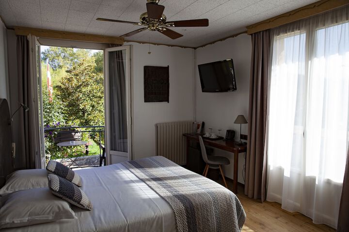 Room 9 of 37