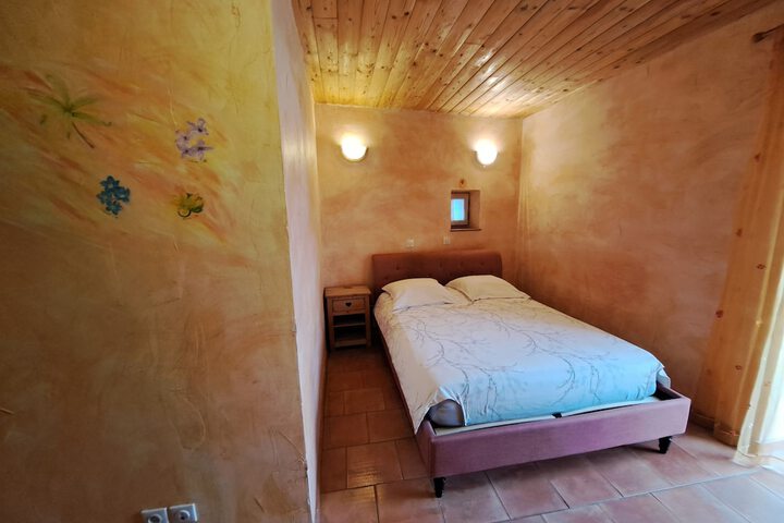 Room 16 of 40