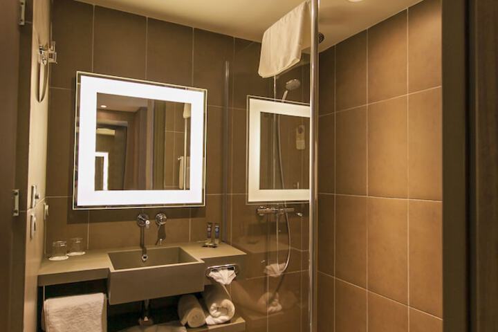 Room 15 of 57