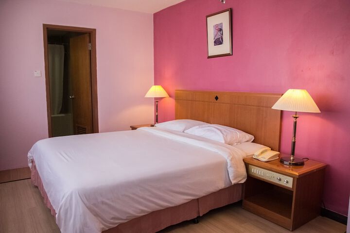 Room 8 of 32