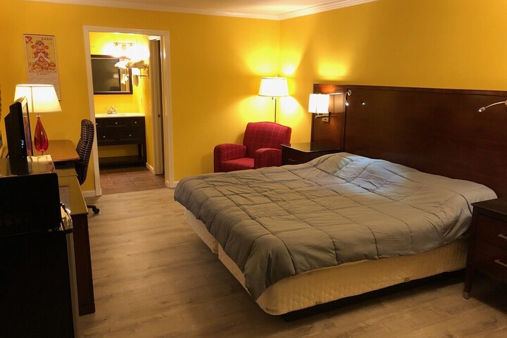 Room 5 of 14