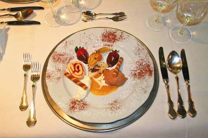 Dining 38 of 60