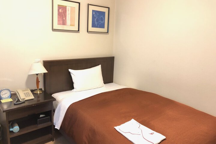 Room 8 of 40