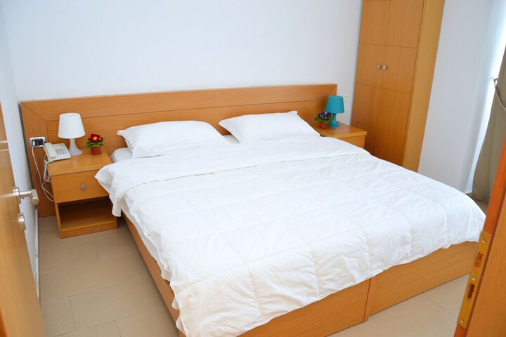 Room 13 of 38