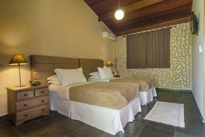 Room 6 of 18