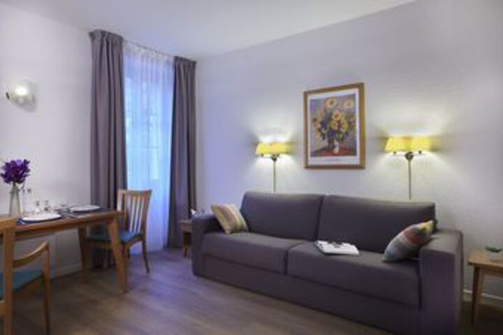 Room 6 of 33