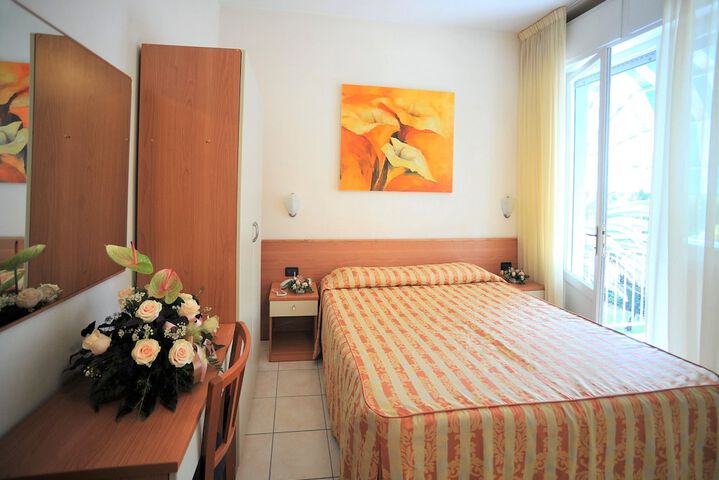 Room 9 of 33