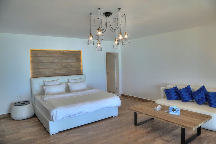 Room 4 of 50