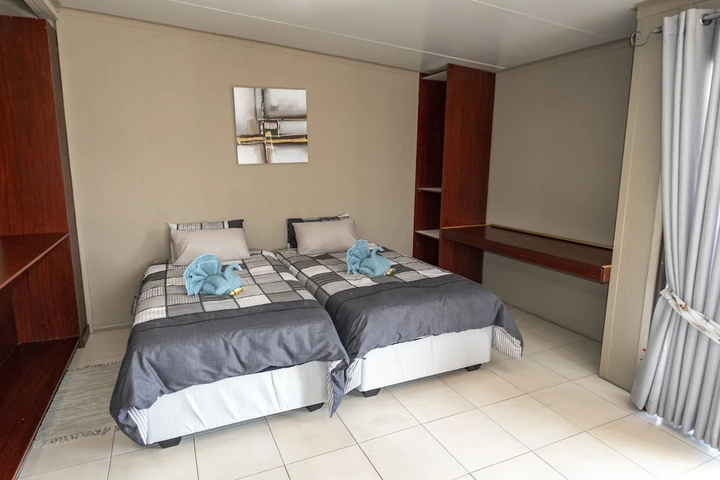 Room 5 of 17
