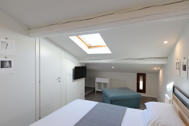 Room 4 of 36
