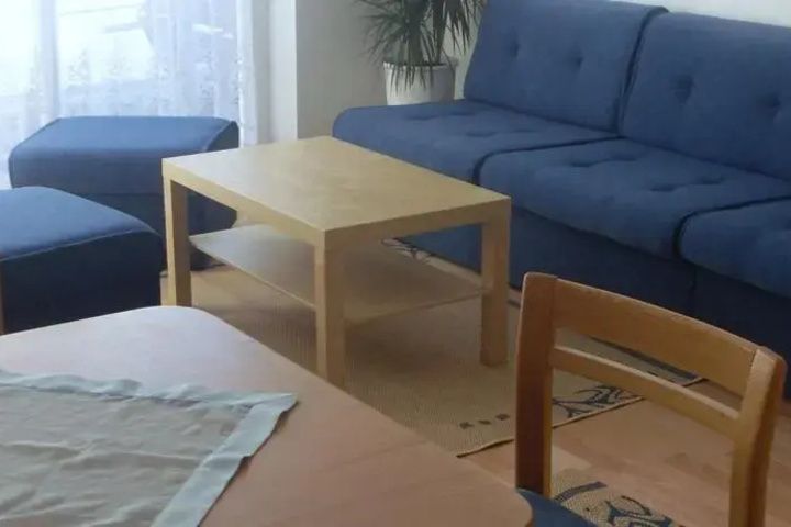 Room 6 of 12