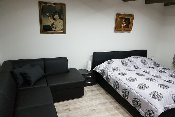 Room 28 of 100