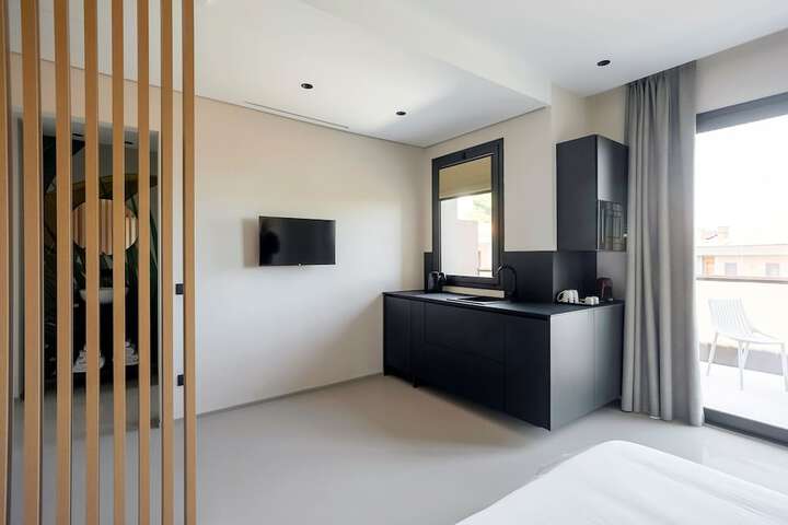Room 8 of 68