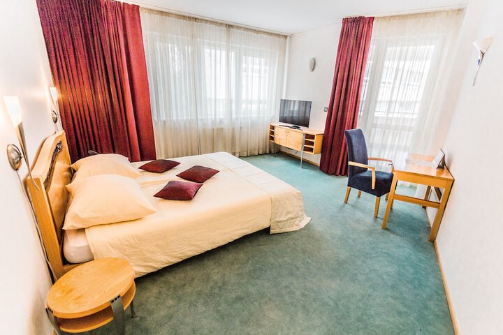 Room 45 of 102