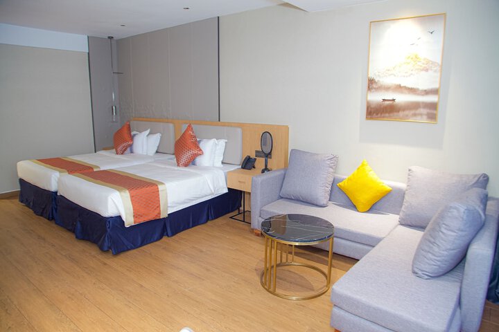 Room 35 of 62