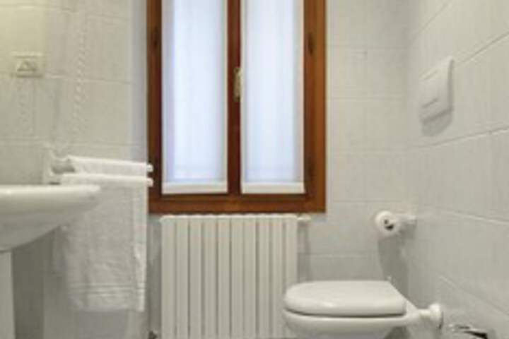 Room 8 of 37