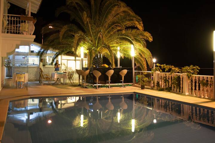 Pool 70 of 101