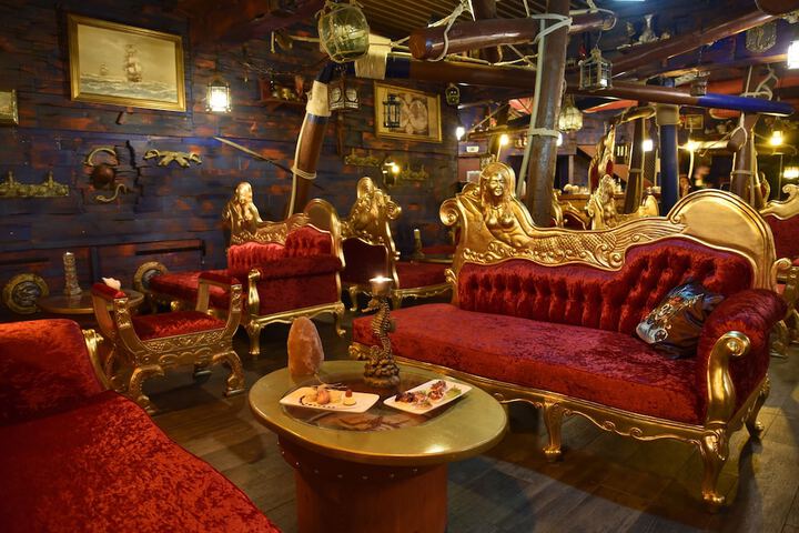 Lounge 65 of 92