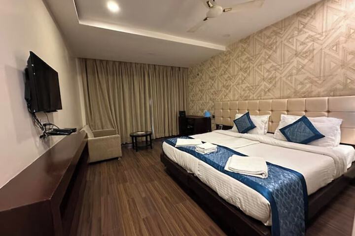 Room 11 of 29