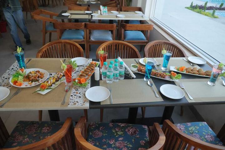 Dining 66 of 80