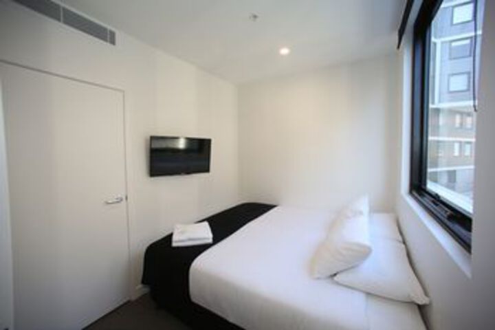 Room 5 of 12