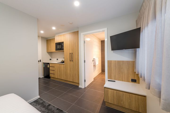 Room 4 of 27